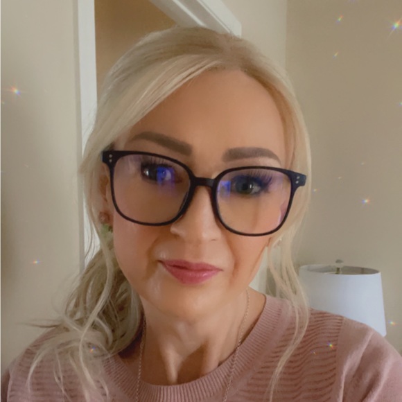 Meet your Posher, Ranae - Picture 2 of 3